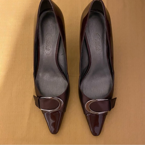 Circa Joan & David burgundy heels with buckle size 7 - Picture 11 of 11